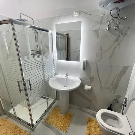 Mandi Tirana