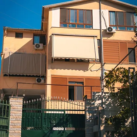 Mandi * Тирана