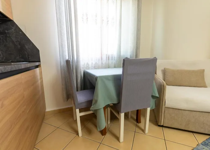 Mandi * ティラナ